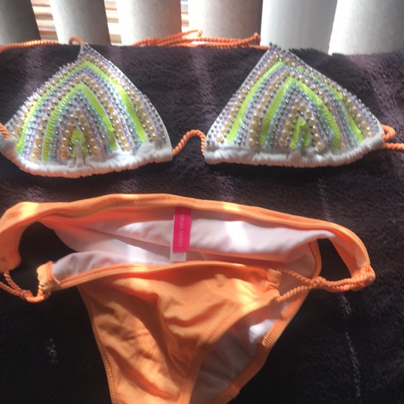 Gorgeous string bikini - Picture 7 of 7